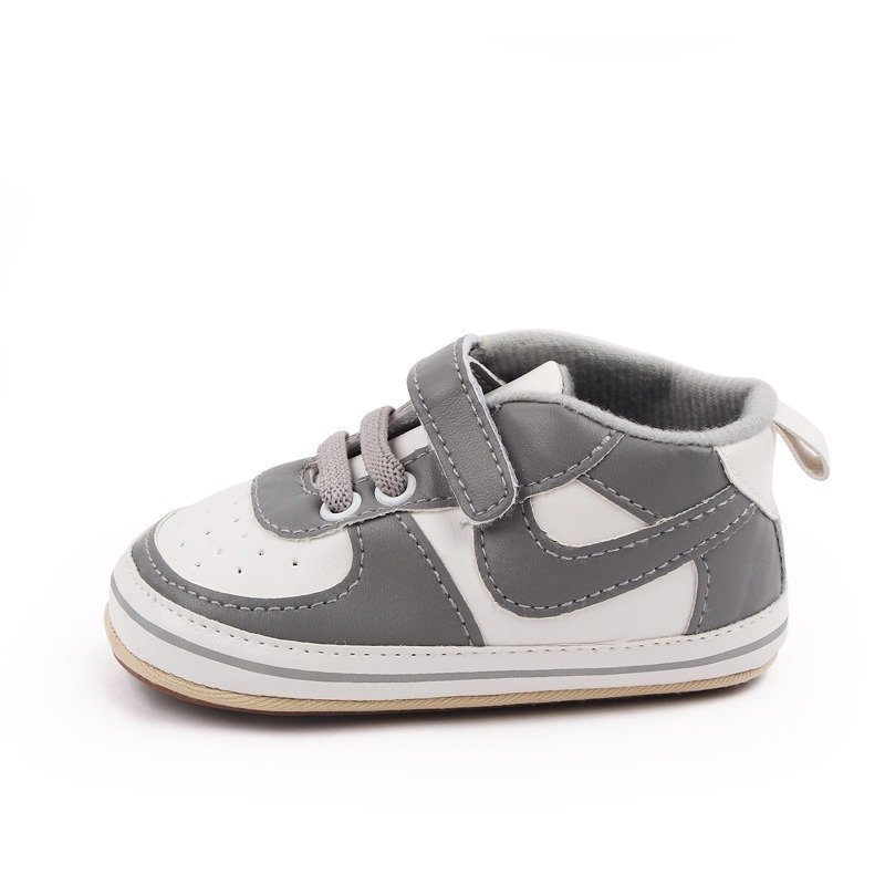 Baby Nike Shoes
Size: 6-12 - Image 2