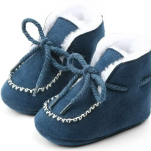 faux-fur lined suede baby booties with a tie-up drawstring closure
Sizes:0-6/6-12