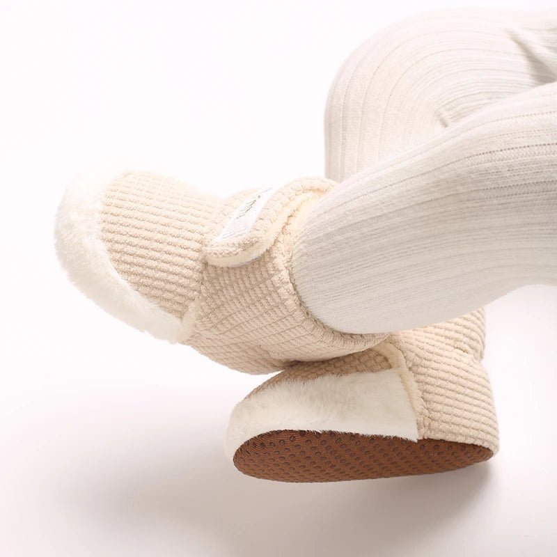 Baby Soft Waffle-knit Booties
Color: Beige
Sizes: 0-6/6-12 - Image 2